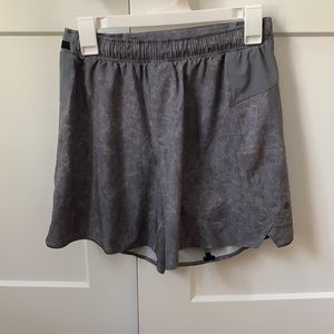 Mens size small lululemon surge shorts 6” inseam